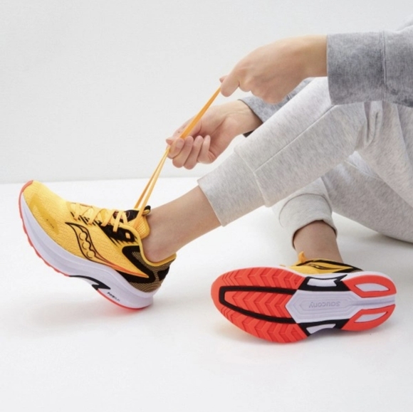 Women - Saucony  Axon 2 Running Shoes - women - Picture 2 of 5